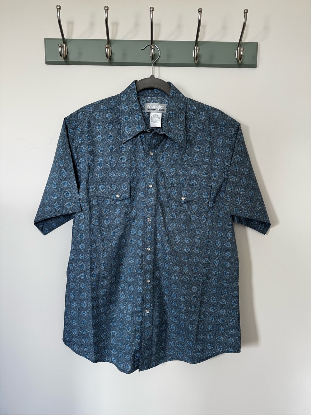Wrangler Short-Sleeve Rancher Shirt in Blue Geometric Print